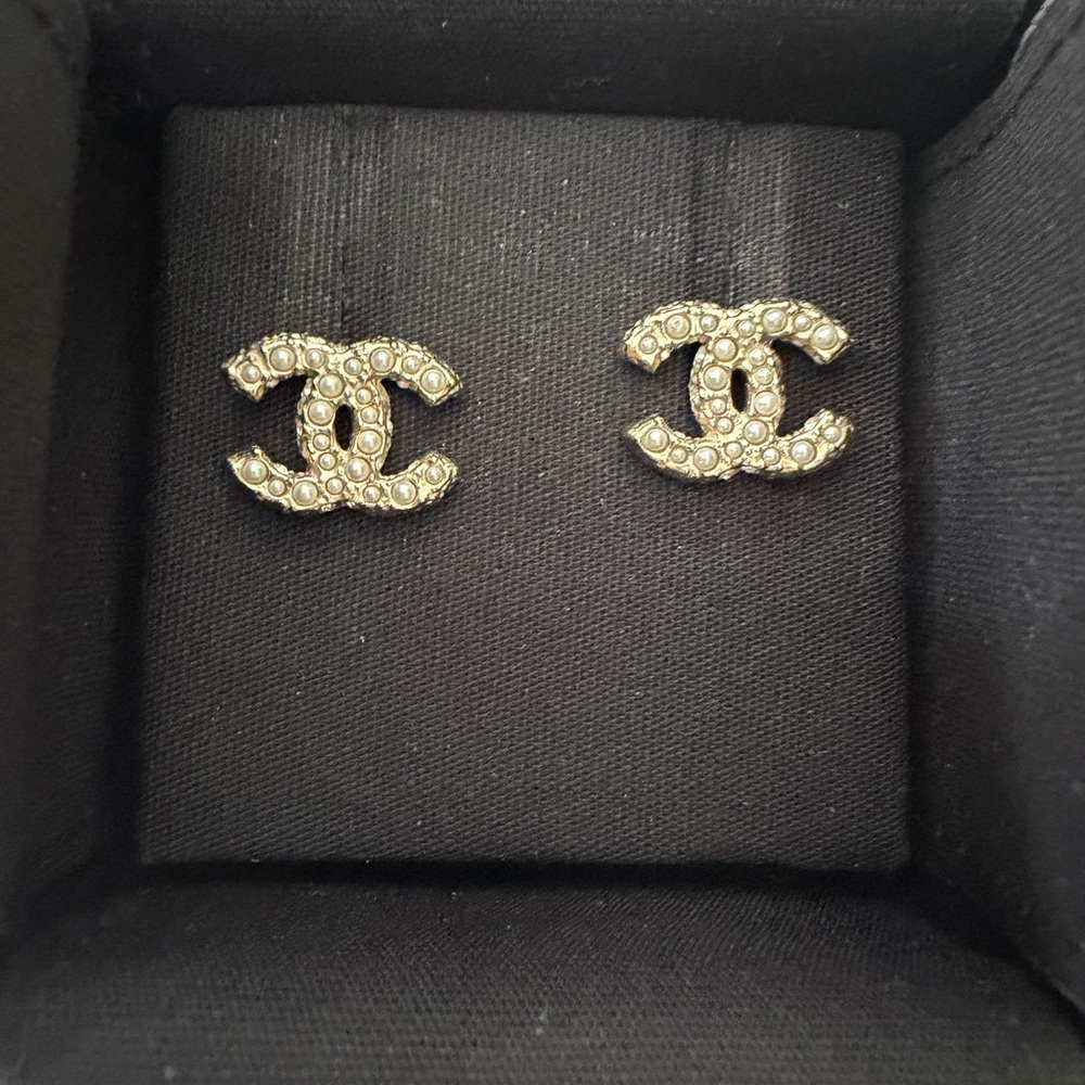 CHANEL Gold Pearl Embellished Earrings